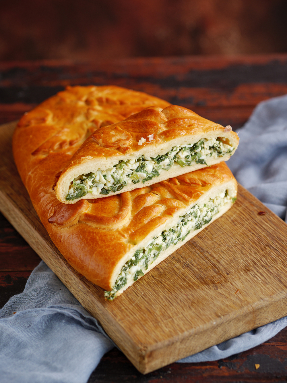 Пирог с луком и яйцом