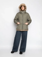 Короткая куртка утепленная с капюшоном