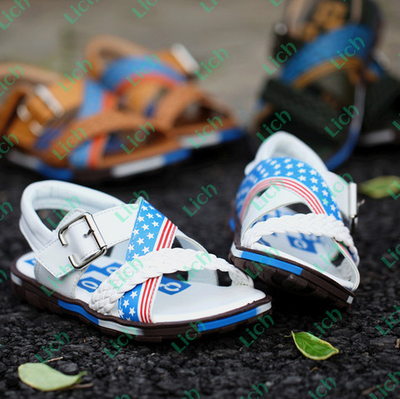 Сандалии детские с изображением звезд и застежкой на ремешок