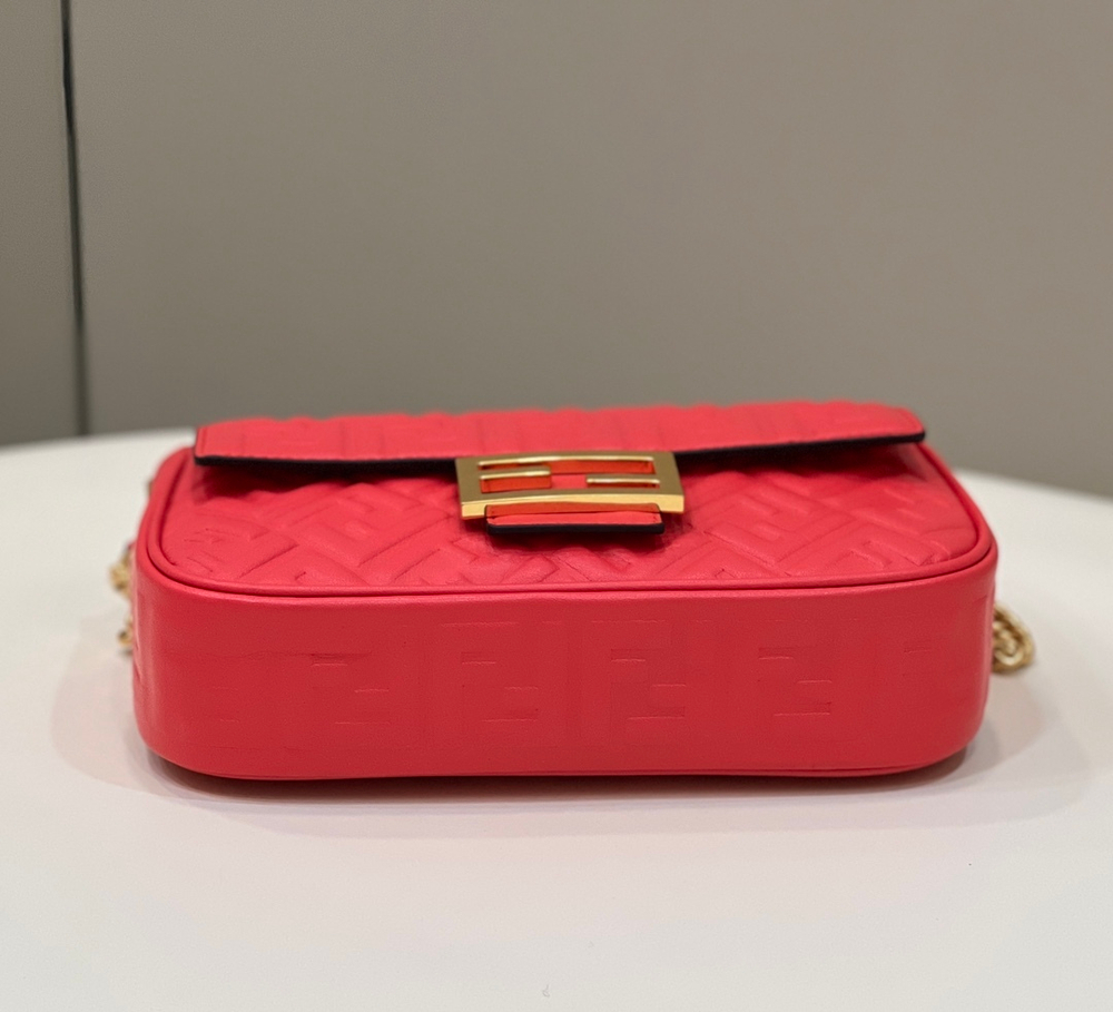 Fendi Baguette Chain Bag 24 cm