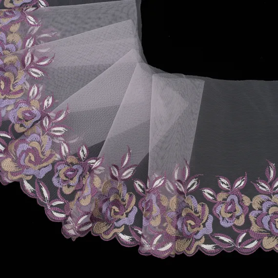 Вышивка на сетке лаванда (левая) 20 см