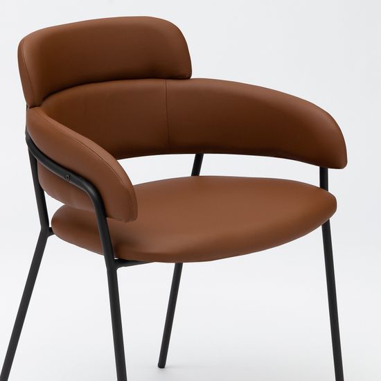 Стул Strike коричневая кожа с черными ножками