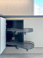 Элегантная кухня с интегрированной мойкой в акриловую столешницу