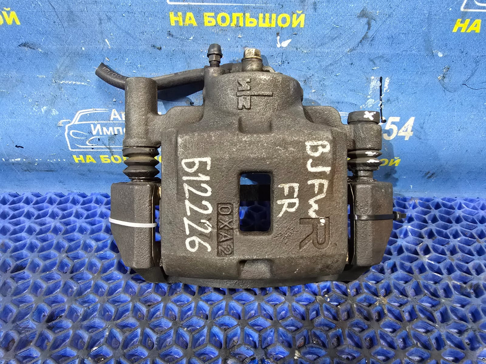 Суппорт тормозной передний правый MAZDA FAMILIA 1998-2003