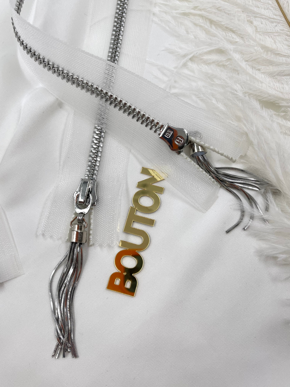 Молния на прозрачной сетке (основе) серебристая с кистью широкая