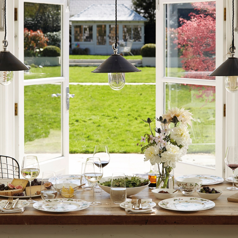 Wedgwood - Тарелка &quot;Дикая клубника&quot; 27см / артикул   50105501004  / GTIN 032675035421