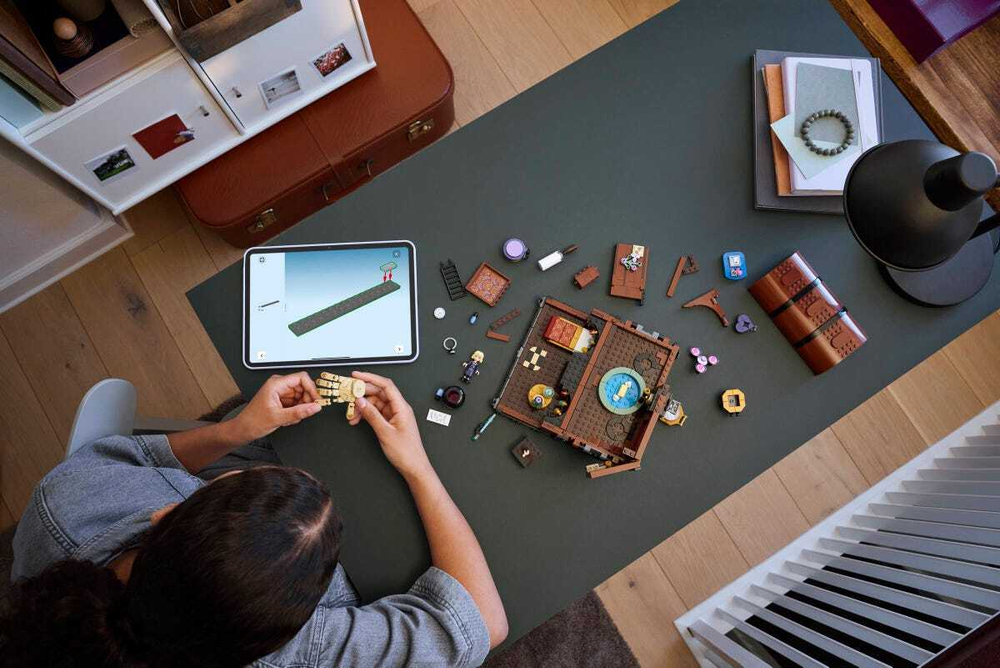 Конструктор LEGO Wednesday Sets 76785 Thing's Apartment