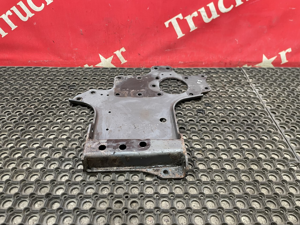 Кронштейн усилителя бампера левый