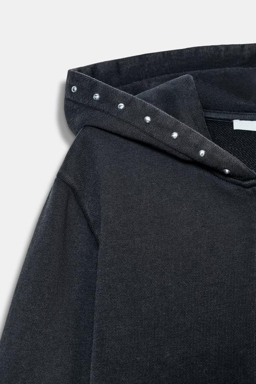 Свитшот с заклепками и эффектом потертости - ZARA
