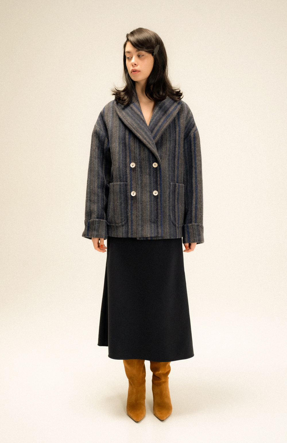 Укороченное пальто с широким воротом