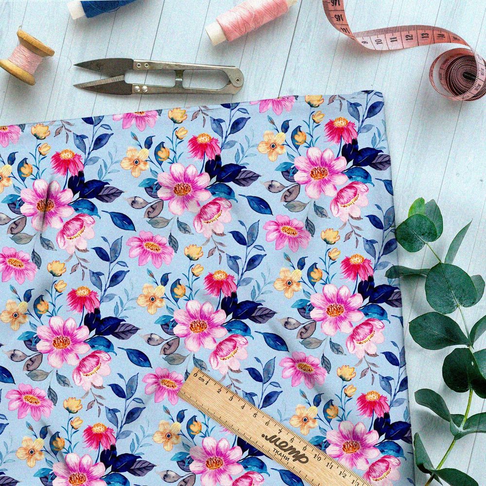 Ткань оксфорд 210 насыщенные розовые ромашки на голубом фоне