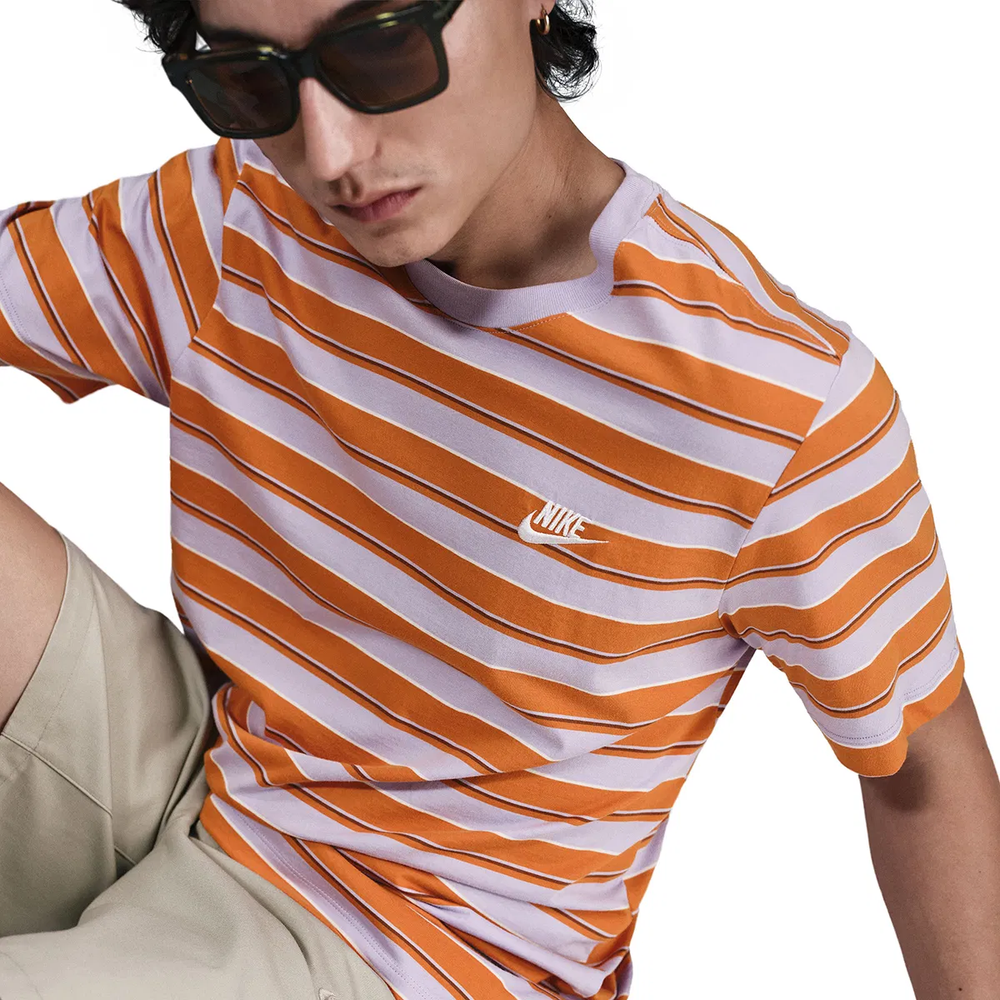 HJ0550-515 Футболка х/б Nike Sportswear Tee Club Stripe Sp25