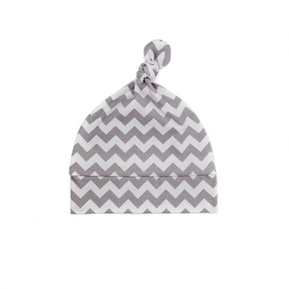 Легкая шапочка с узелком