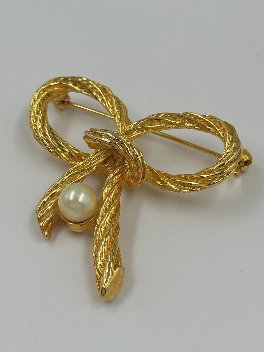 Брошь Бант с «жемчугом» AAi