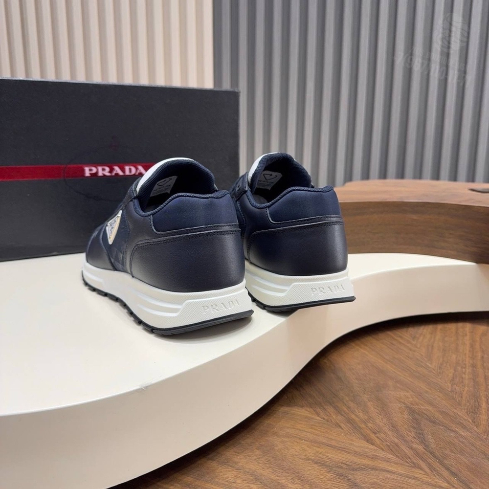 Кроссовки Prada