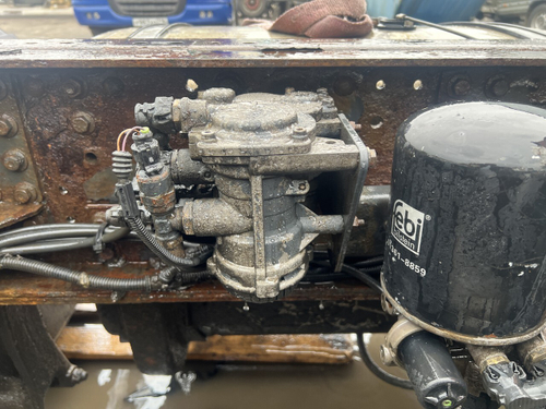 Кран управления тормозами прицепа