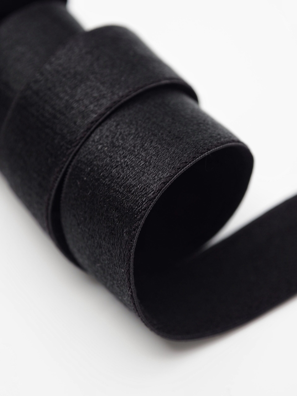 Резинка бретелечная черная глянцевая ширина 20 мм