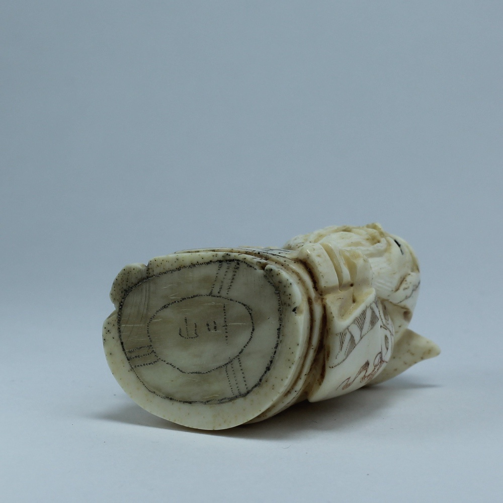 Нэцкэ Фукурокудзю с тыквой-горлянкой и кисетом