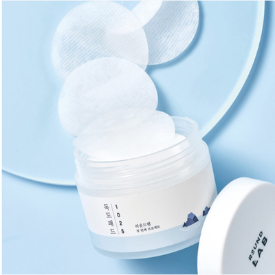 Мягкие отшелушивающие пэды с морской водой Round Lab 1025 Dokdo Pad "70шт"