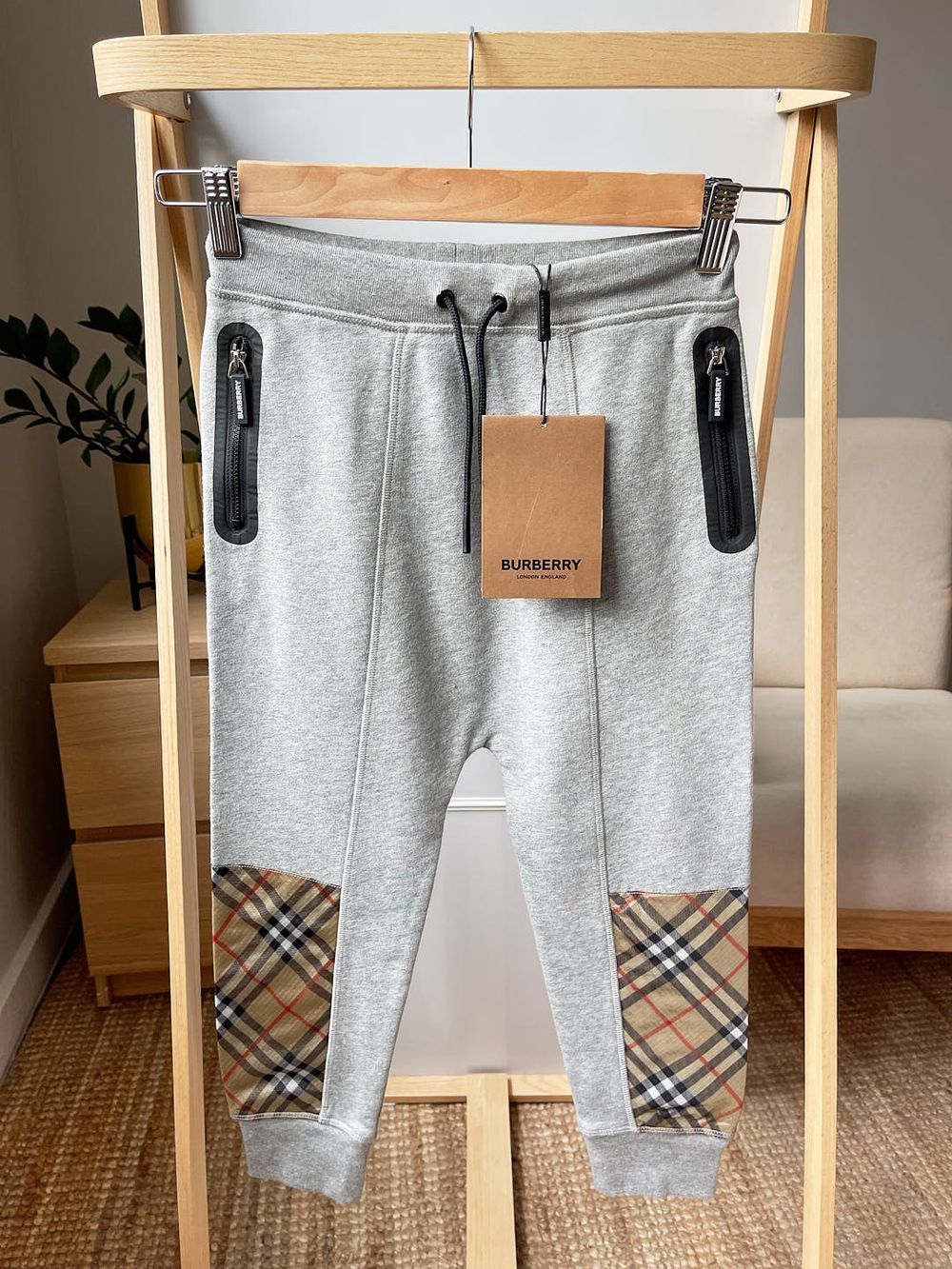 Новые брюки Burberry, 128