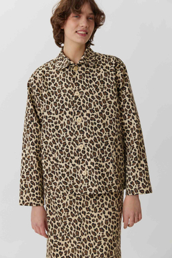 Жакет с тремя карманами из леопардовой джинсы