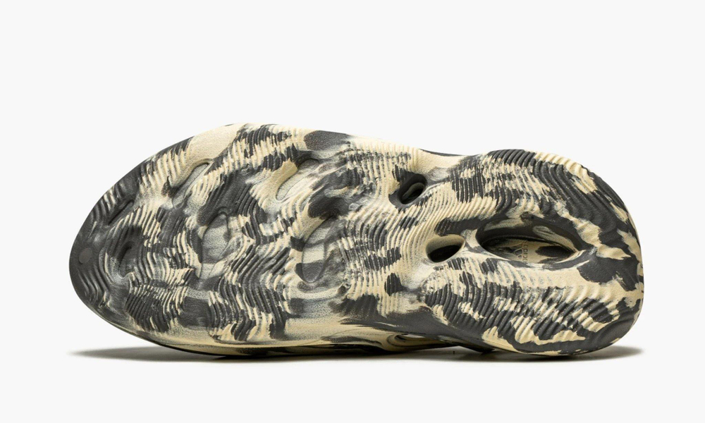 Yeezy Foam RNNR MXT "Moon Gray"