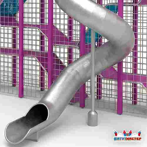 Плоский угловой комплекс «Космическая станция», 16,8×15,6×6 м