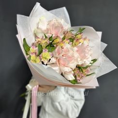 Букет с французской розой и альстромерией