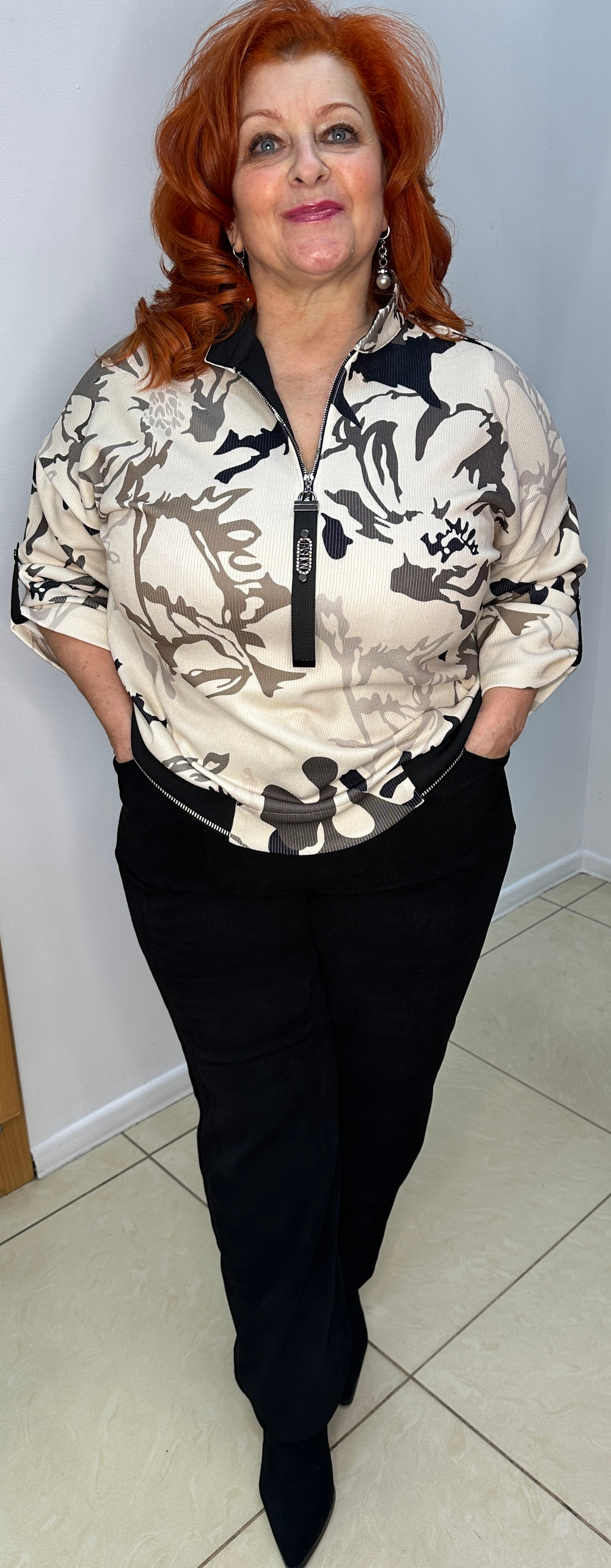 Блузон-поло с бежево/черным принтом