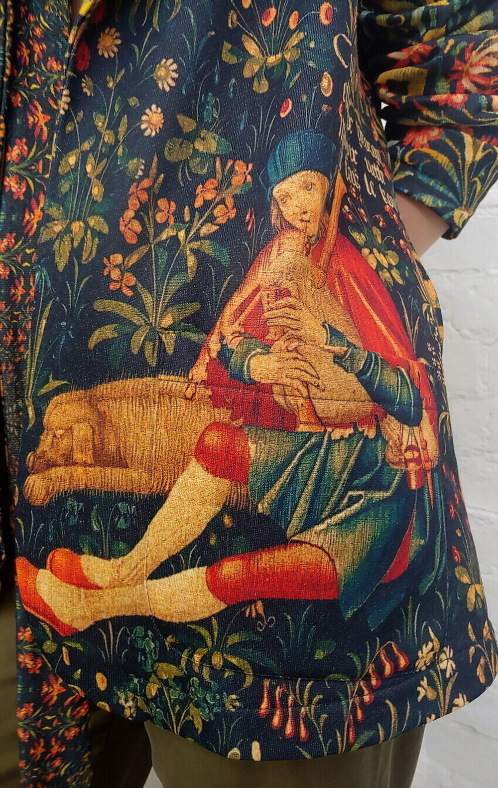 Трикотажный жакет "Средневековая пастораль", по мотивам средневекового гобелена "Пастух и пастушка" (выполненного в технике мильфлёр)