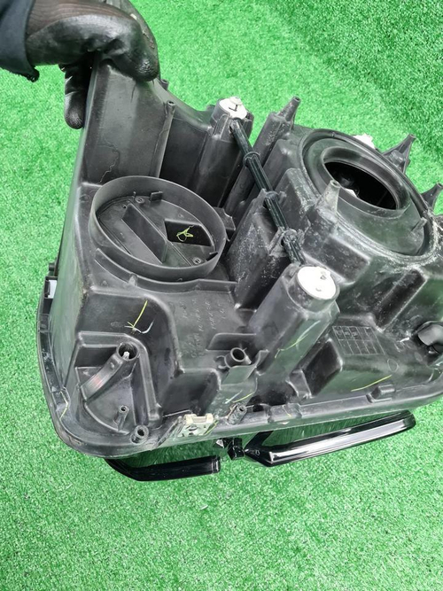 Фара правая VW Teramont (2017-2022) LED