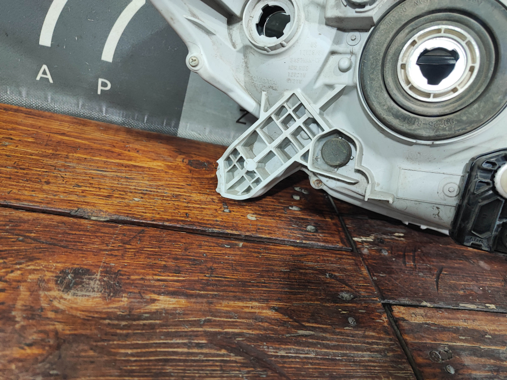 Фара левая (с дефектами) Toyota Highlander 2 (U40) 10-13 Б/У Оригинал 811500E130