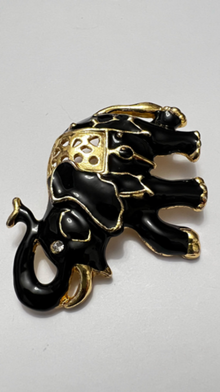 Крупная брошь слоник на удачу