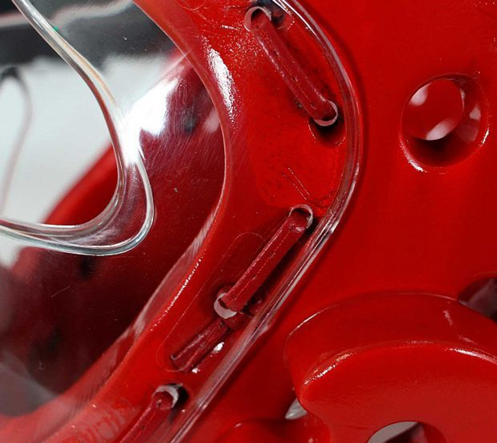 Шлем для тхэквондо Adidas с защитной маской. Крепеж маски.