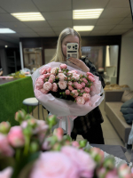 Букет из кустовых роз