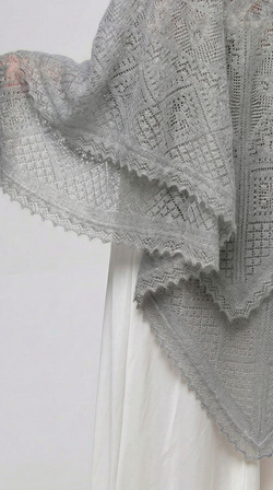 Оренбургский пуховый платок с шелком П1-150-03 серый