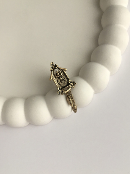 Брошь пин Часы Avon