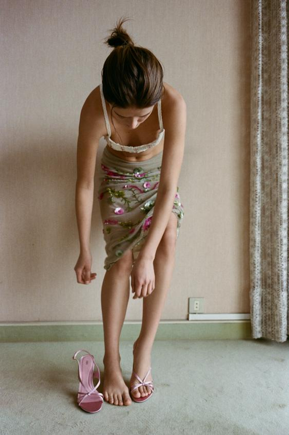 ZARA ЮБКА С БЛЕСТЯЩЕЙ НИТЬЮ И БУСИНАМИ, ТЕЛЕСНО-РОЗОВЫЙ