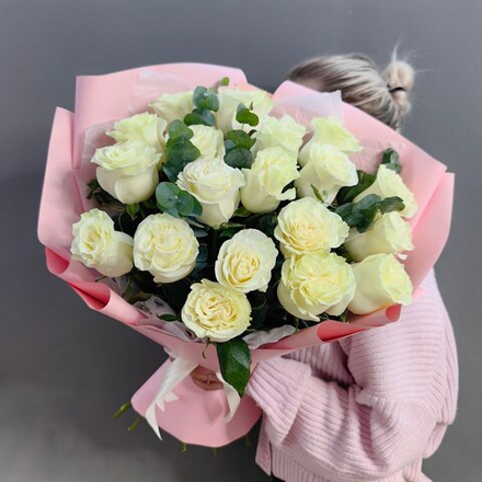 Букет из 19 белых роз сорта «Мондиаль» (Эквадор 60 см)