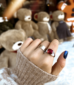 Кольцо-печатка Правлю миром с корундом рубина