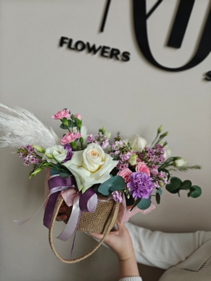 Джутовая корзина в сиреневых тонах