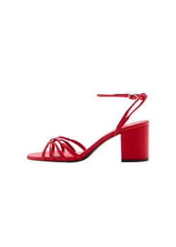 Босоножки на каблуке с ремешками