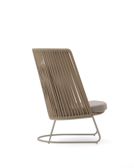 Уличное кресло Saconca с высокой спинкой из бежевой веревки и стали