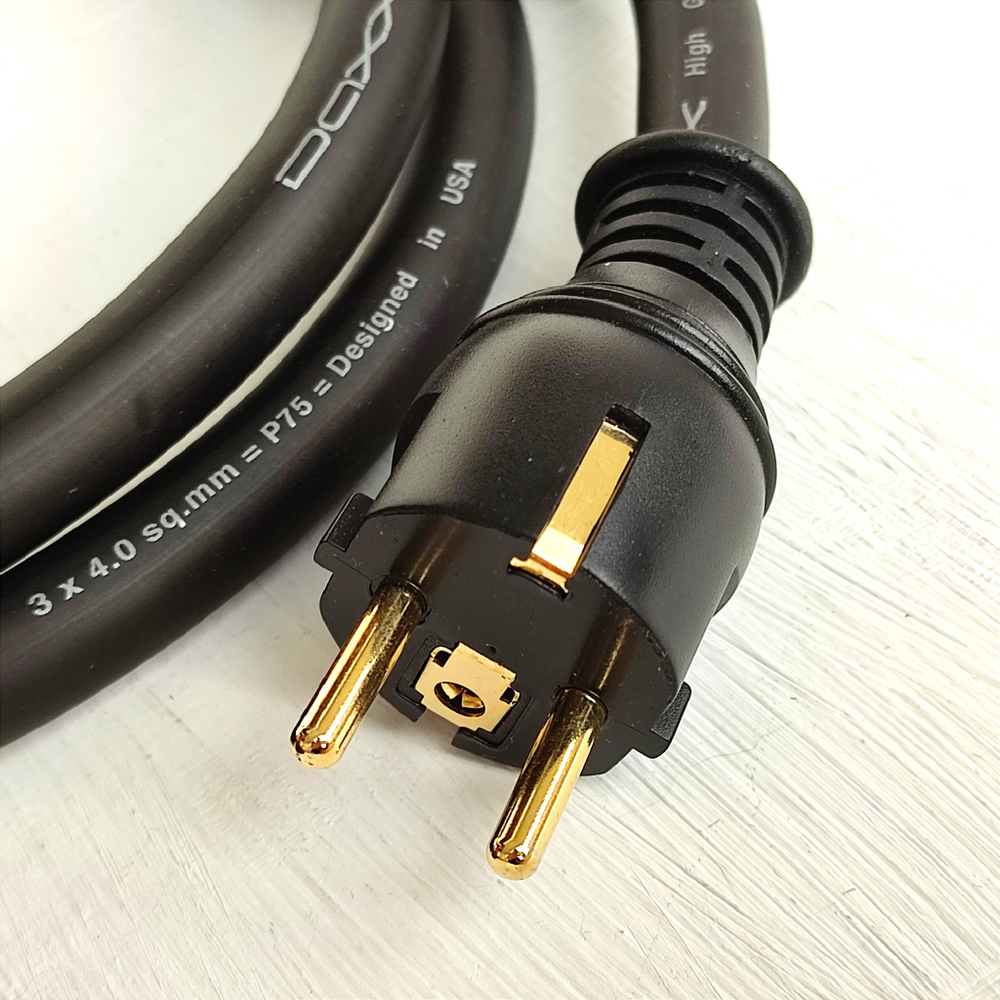 DAXX P75 Силовой кабель медный для сетей 220 Вольт с двойным экраном 3 x 4,0 мм.кв и ферритовыми кольцами. Длина 1,8м