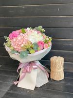 Букет пышный с гортензией