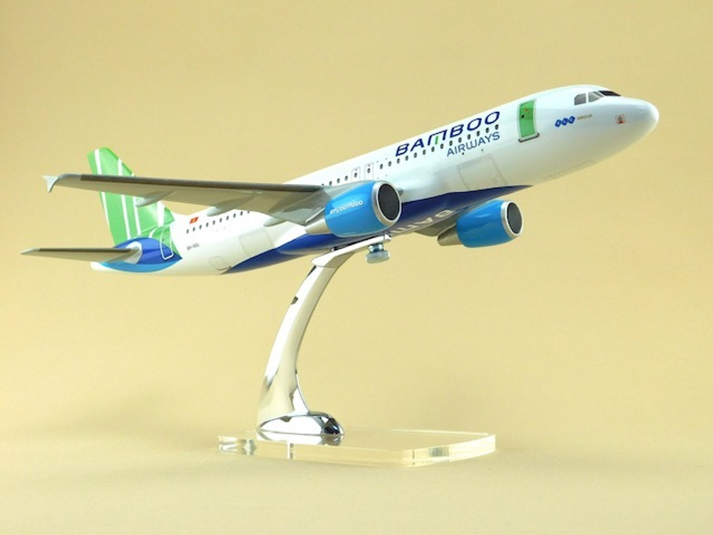 Модель самолета Airbus A320 (М1:100, Bamboo Airways)