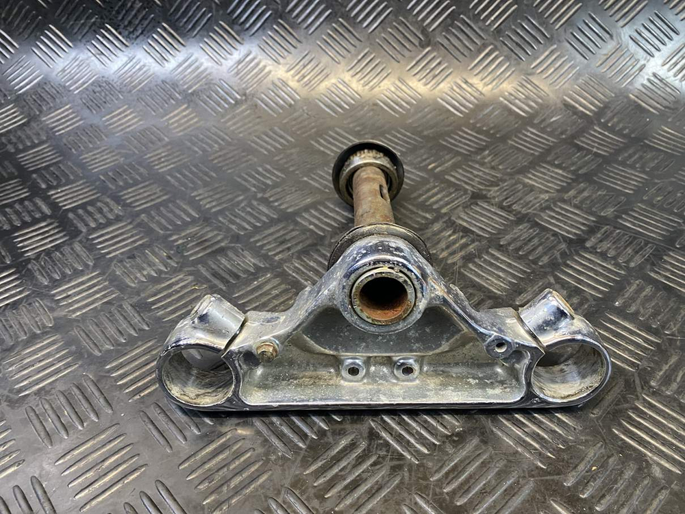 Траверса нижняя Suzuki Intruder VS750 VR51A