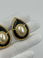 Серьги с чёрной эмалью и «жемчугом»