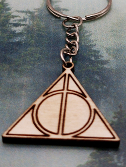 Брелок из дерева Дары смерти