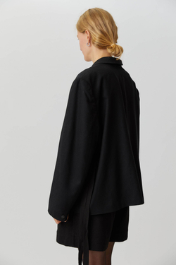 Объемный винтажный жакет на завязках